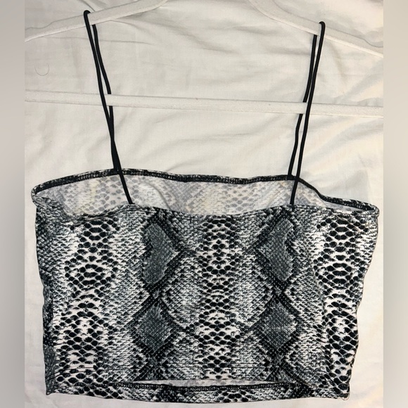 SHEIN Crop Top in Snakeskin Print - Picture 4 of 5